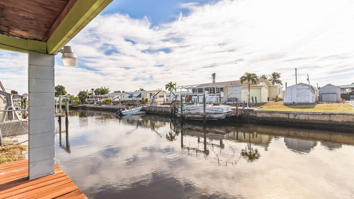 Flamingo Bay Cottage | Flamingo Bay Cottage (3-Bedroom) - Pets Allowed by RedAwning
