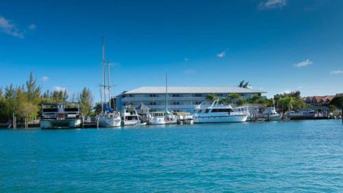 Bell Channel Bay Hotel | Flamingo Bay Hotel & Marina