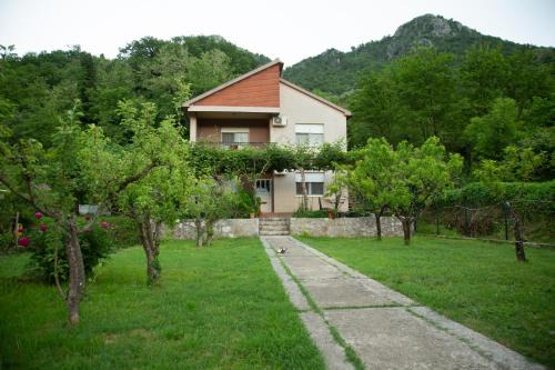 Boljevici House | Flamingo