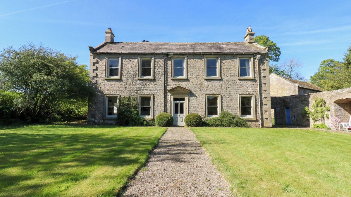 West Burton Cottage | FLANDERS HALL, pet friendly, character holiday cottage in West Burton