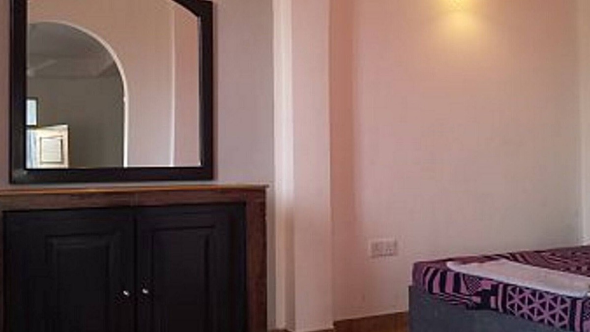 Mount Lavinia Apartment | Flat 6 - Fully Furnished Air-conditioned one Bedroom Apartment in Dehiwala