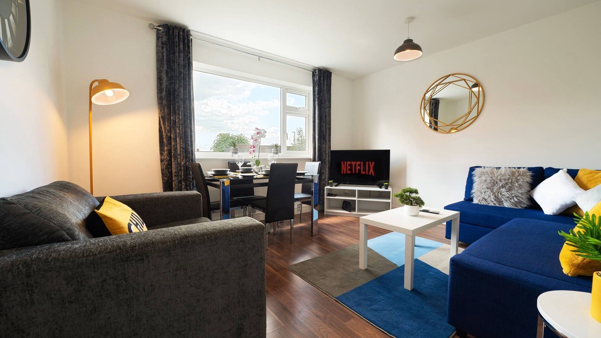 Hinckley Apartment | Flat 8 Inviting 2 Bedroom 1st Floor flat | Parking