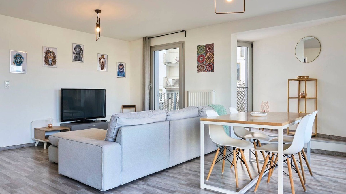 Lille Centre Ville Apartment | Flat close to the metro & 2 balconies
