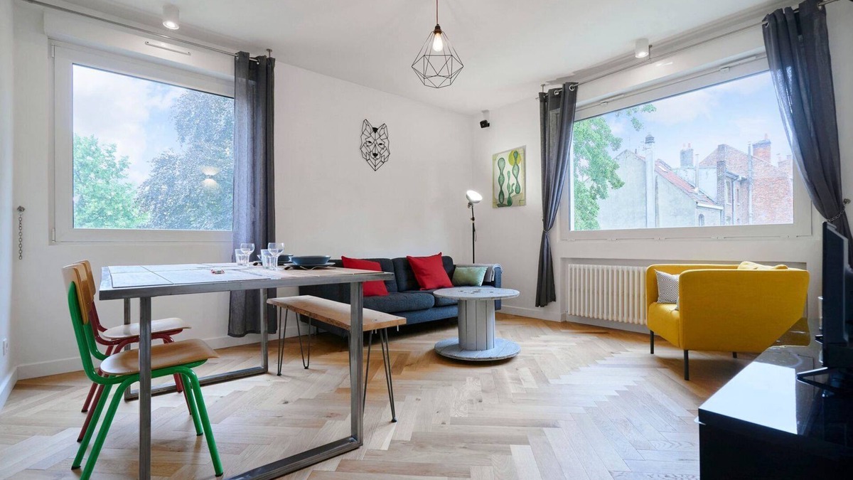 Saint-Maurice Pellevoisin Apartment | Flat close to tramway, private parking.