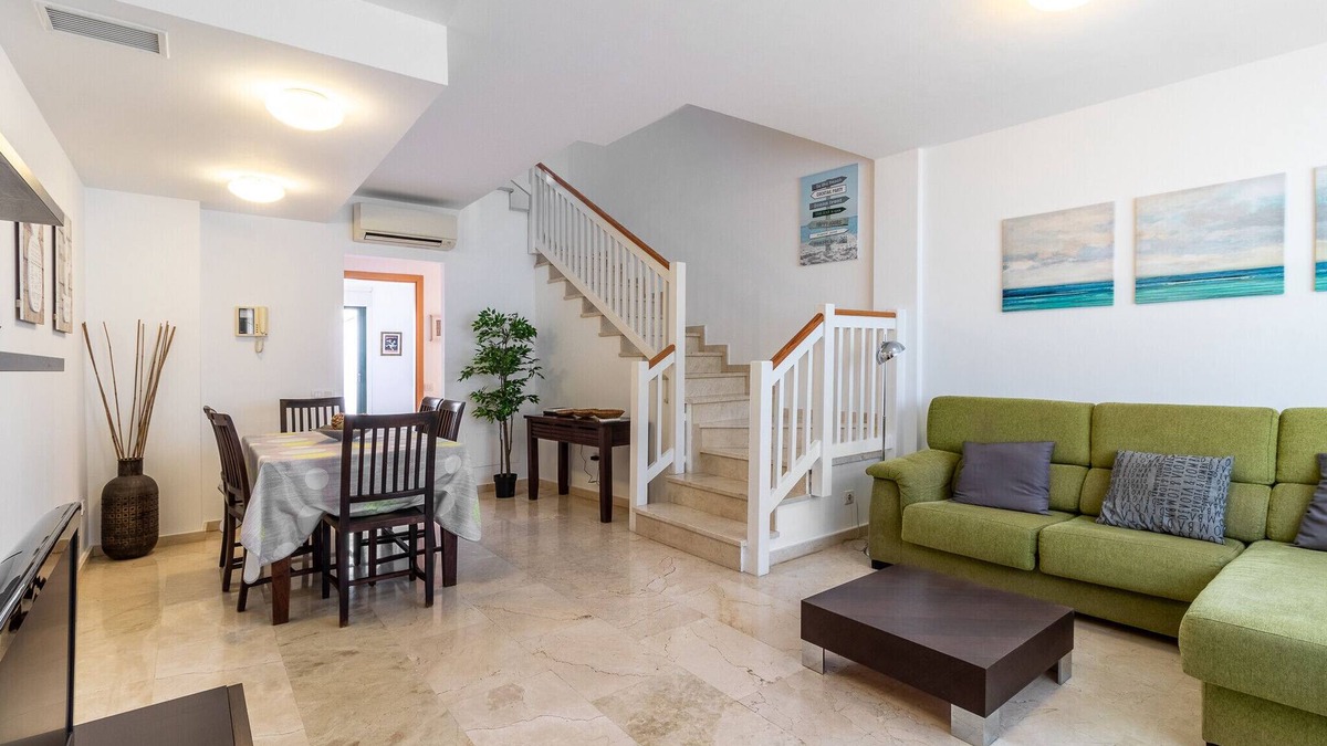 San Fernando Ski Chalet | Flatguest San Fernando + 4Bdr + Terrace + Parking