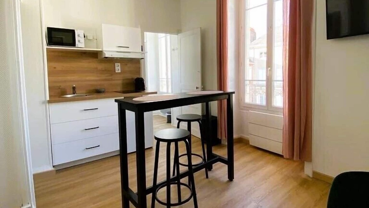 Laval Apartment | Flat Hypercentre - Laval on foot!