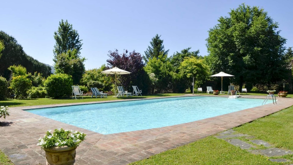 Il Borgo Apartment | Flat in Cortona with Pool, Wifi, A/C, Alexa, 4 People