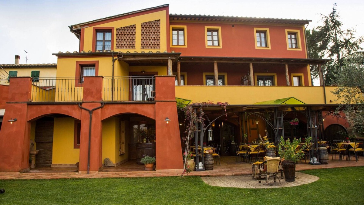 Lari Apartment | Flat in Lari, A/C, terrace, pool, restaurant, Wi-Fi, close to the village, Li