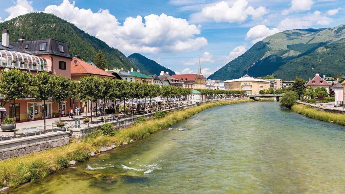Aigen-Voglhub Apartment | Flat "Mit Bergblick Am Golfplatz" with mountain view, balcony and WiFi