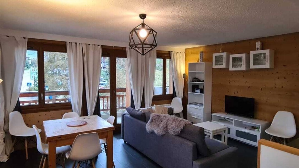 Les Almes Apartment | Flat on Tignes 6 persons heart of the village