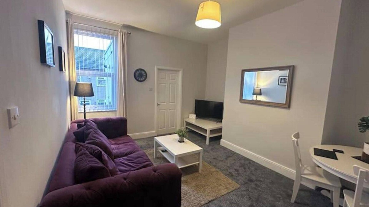 Blyth Apartment | Flat - Sleeps 3 - Pet friendly - Parking