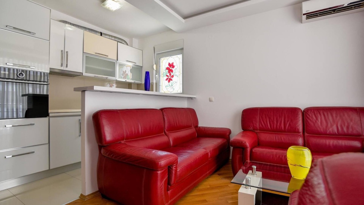 Babilonija Apartment | Flat w Balcony 5 min to Beach Near Budva Old Town