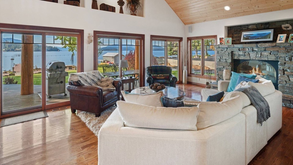 East Hope House | Flat Waterfront, Magnificent Home, Private Dock
