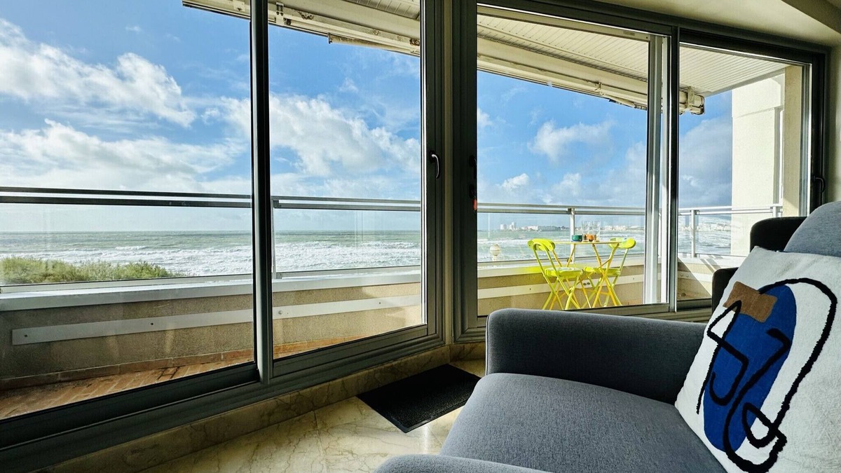 Bourgenay Apartment | Flat with breathtaking views over the Bay of Les Sables