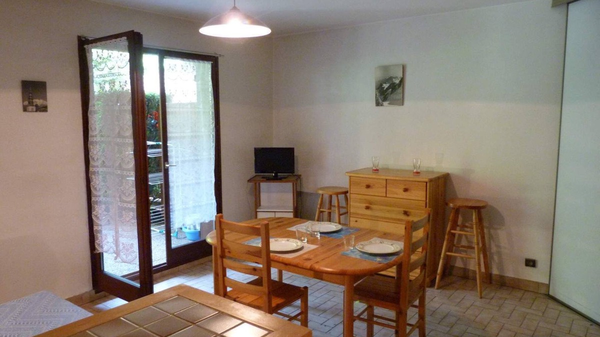Menthon-Saint-Bernard Apartment | Flat with garden, lake of annecy