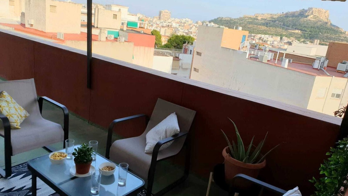 Campoamor Apartment | Flat with private terrace, view of the Castillo