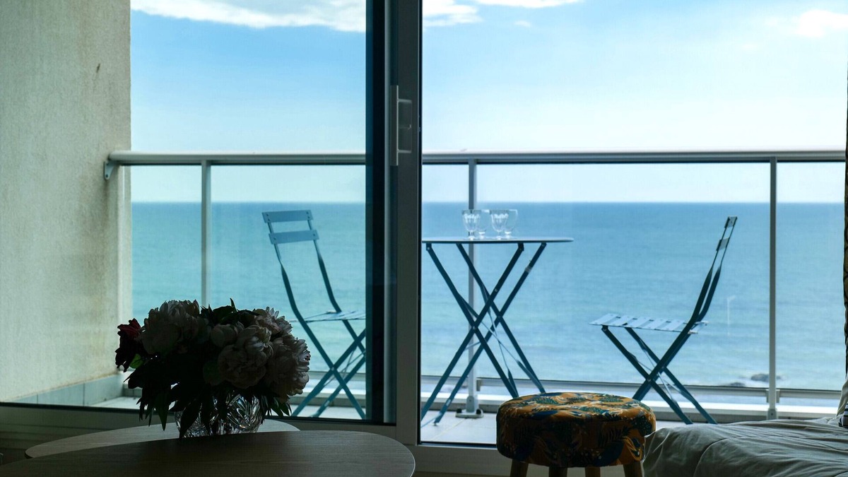 Les Sables d'Olonne Apartment | Flat with uninterrupted view of Baie des Sables - 4 people