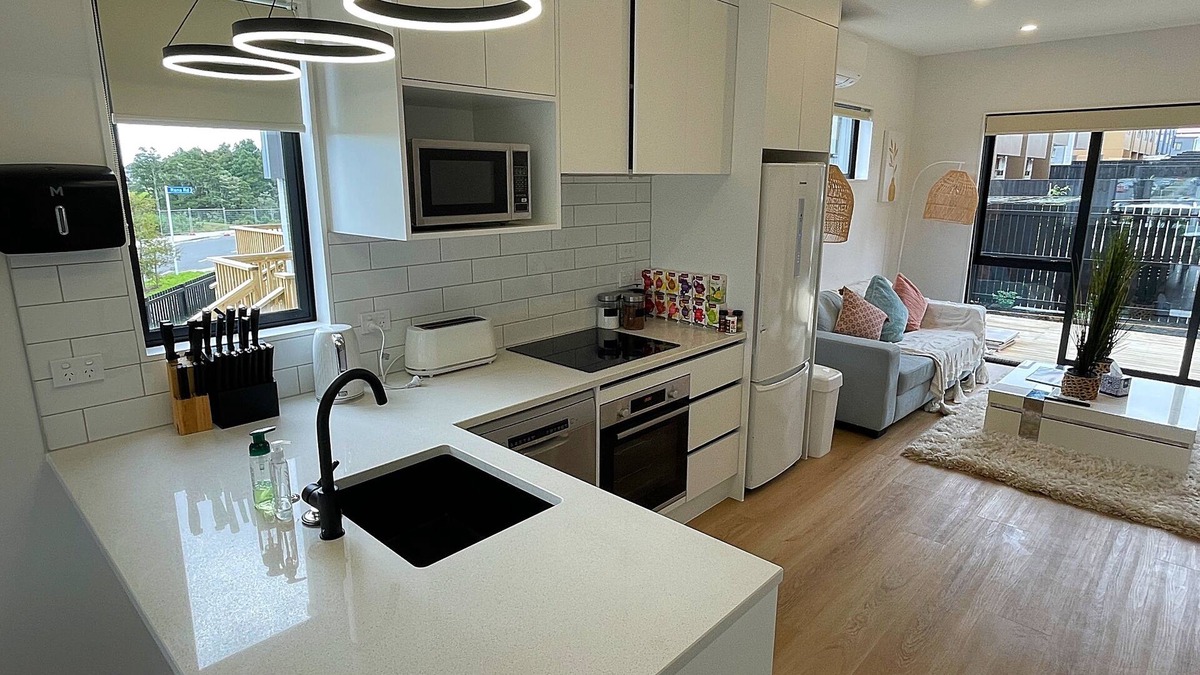 Flat Bush House | Flatbush Holiday Accommodation, 3 Bedroom Town House WH2 | Apartment