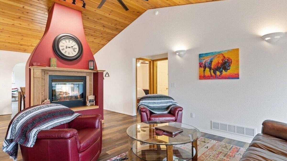Woods Bay House | Flathead Lake Retreat-Walk to the lake!