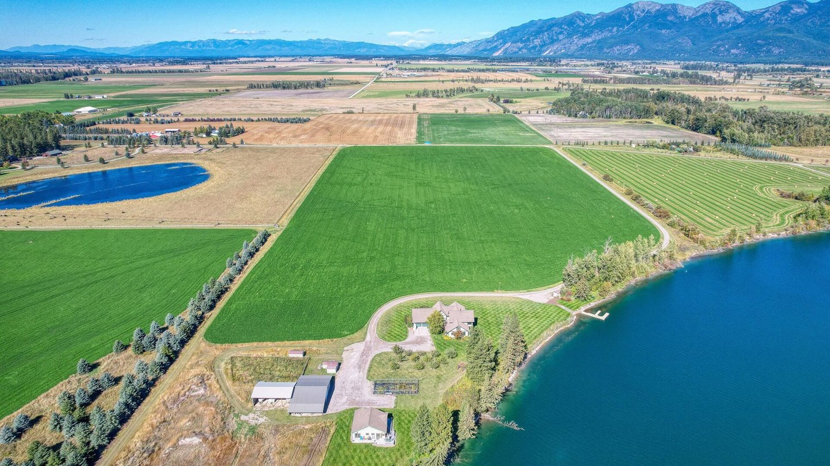 Kalispell House | Flathead River frontage, river access, firepit.