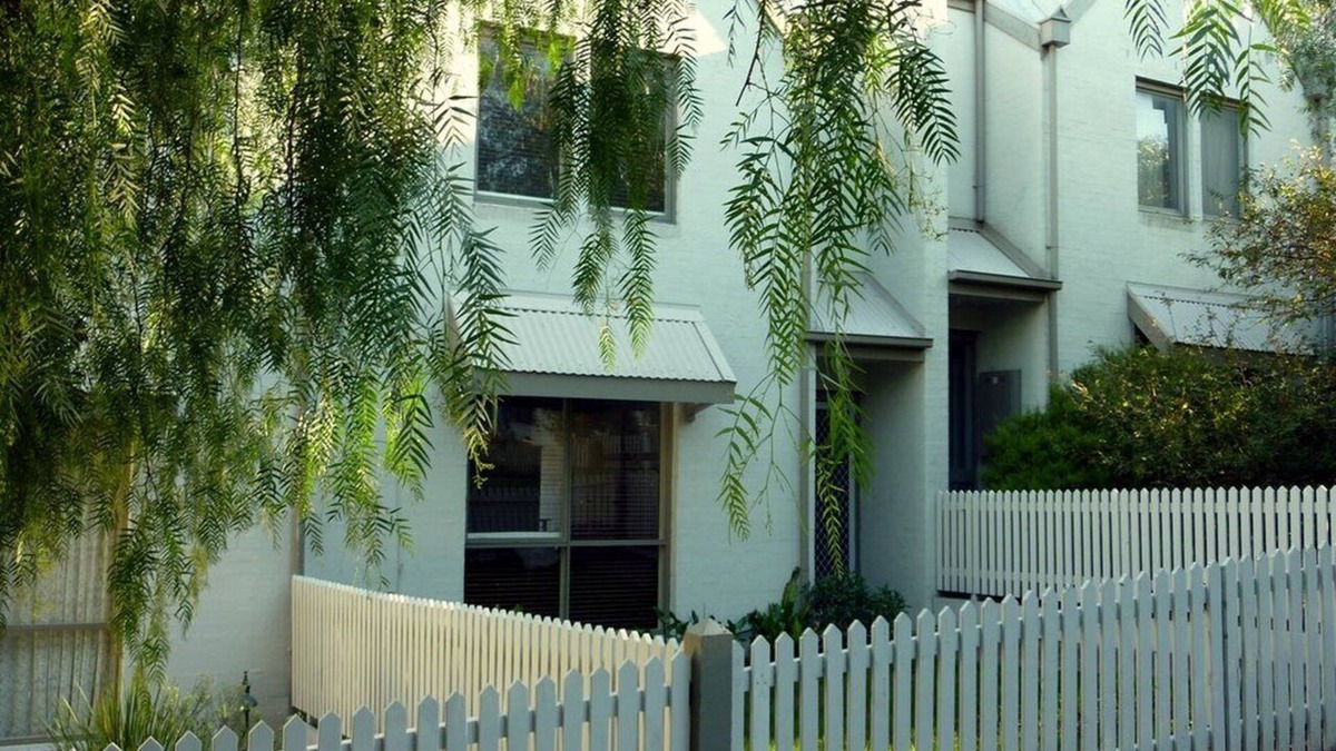 Kensington House | Flemington RC - Melb Showgrounds - Perfect Location - Charan Lane @ Kensington