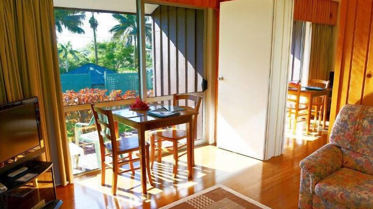Burnt Pine Apartment | Fletcher Christian Apartments