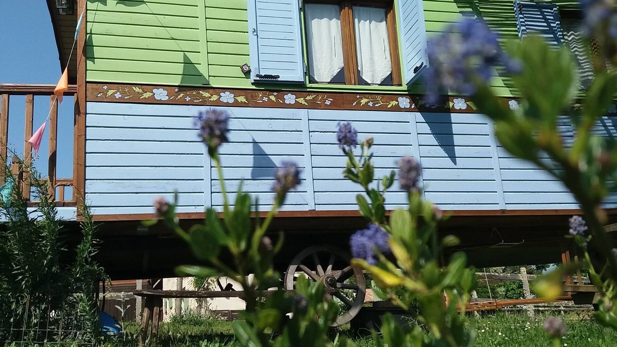 Sigalens House | Fleur des Champs" caravan, Nordic bath and shared pool
