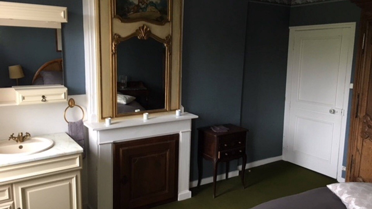 Le Dezert House | Fleurion House is an old farmhouse that has been completely restored.