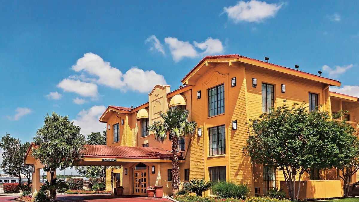 West San Antonio Hotel | Flex Studios Culebra