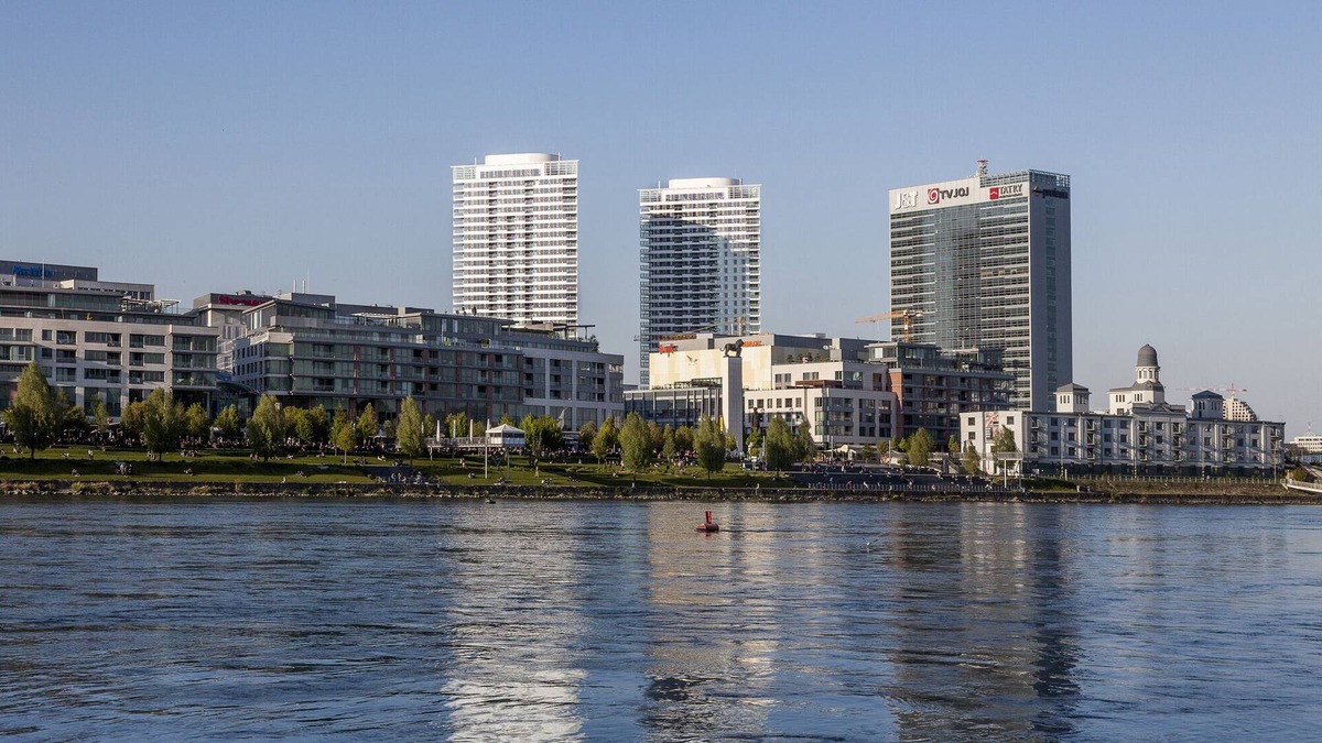 Old Town Apartment | Flexible, Hotel quality accommodation on the bank in the private apartment