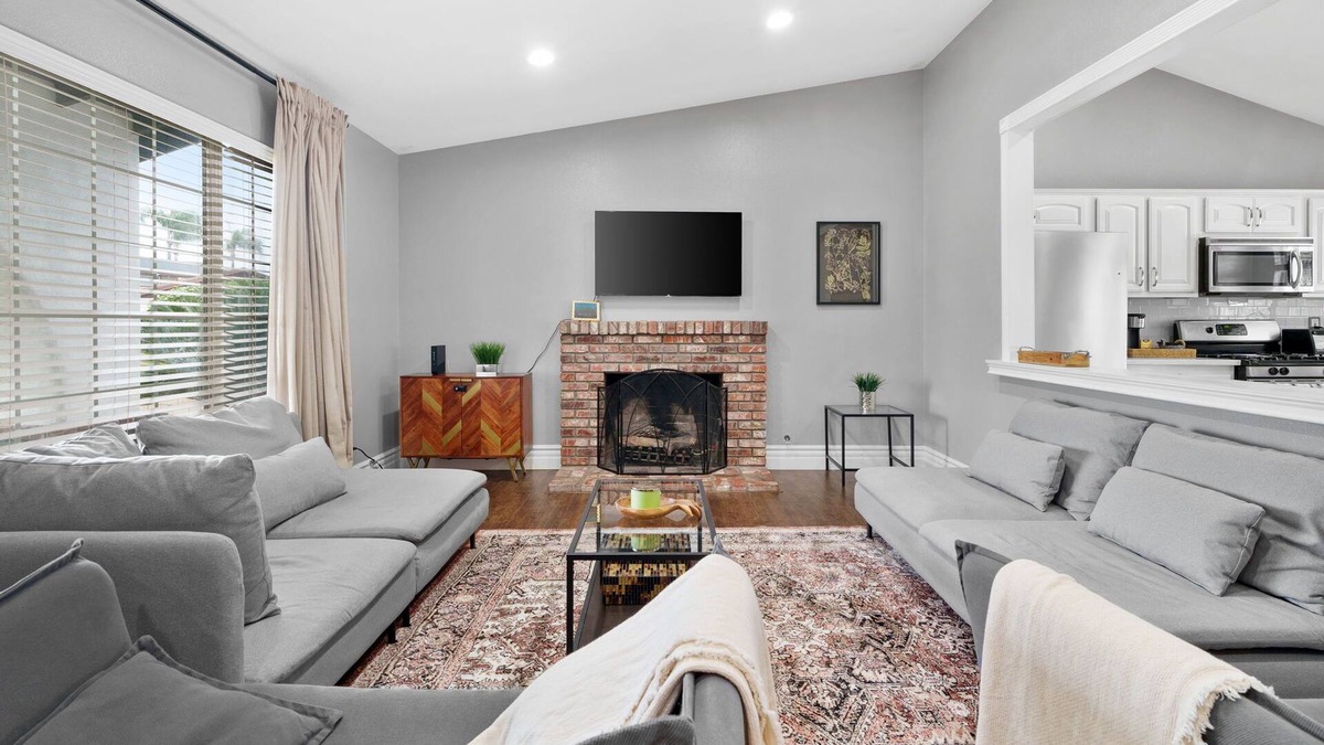 Chino House | FLEXIBLE LEASE PET FRIENDLY POOL AND JACUZZI HOME IN CHINO HILLS CALIFORNIA