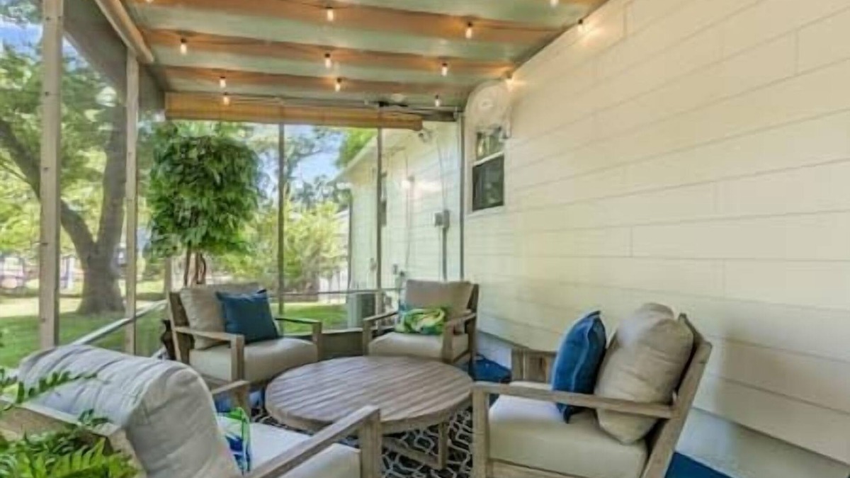 Kansas City House | Flexible Stay-Close to Downtown