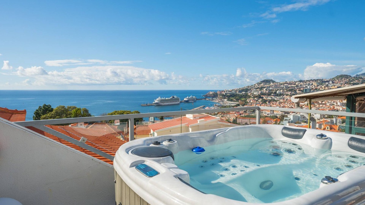 Old Town Ski Chalet | FLH Funchal Sissi Lanço with View