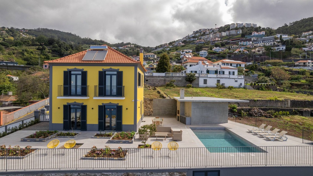 Sao Goncalo Ski Chalet | FLH Papaya Villa with Sea View