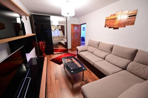 Three Oaks Apartment | FLH - Victory Apartment Sibiu with AC