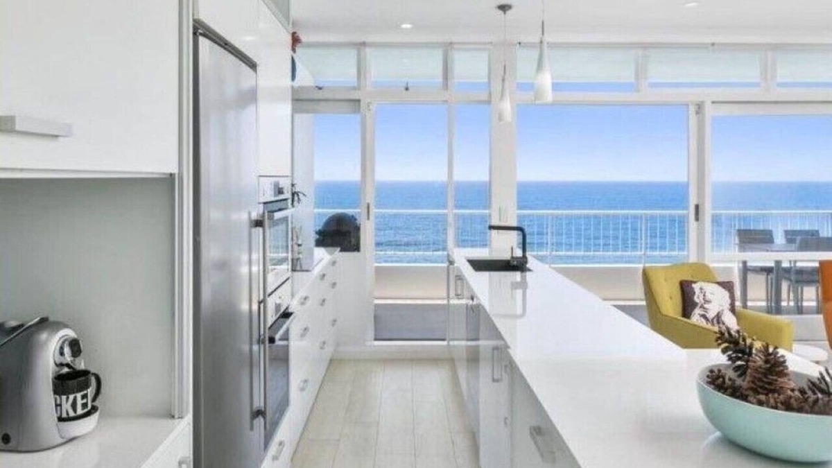 Collaroy Beach Apartment | Flight Deck - Iconic Beachfront