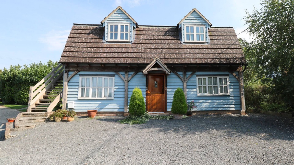 Dunmow Cottage | FLINK'S BARN, romantic, character holiday cottage in Thaxted