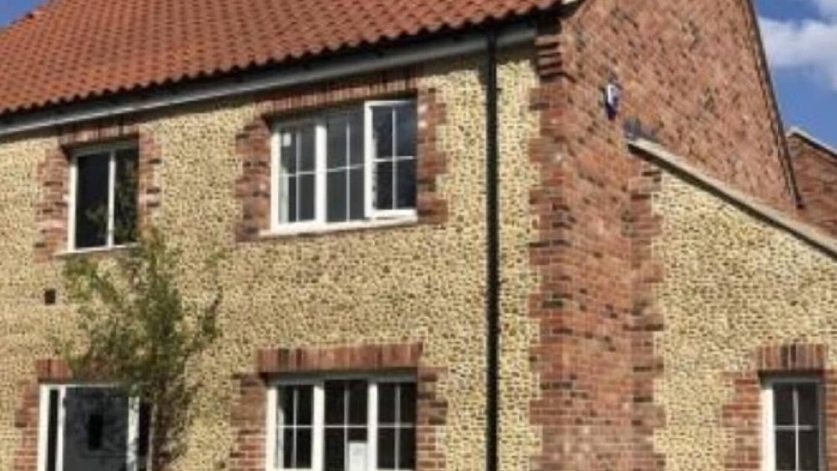 King's Lynn Cottage | Flint Cottage - a charming home and dog friendly!
