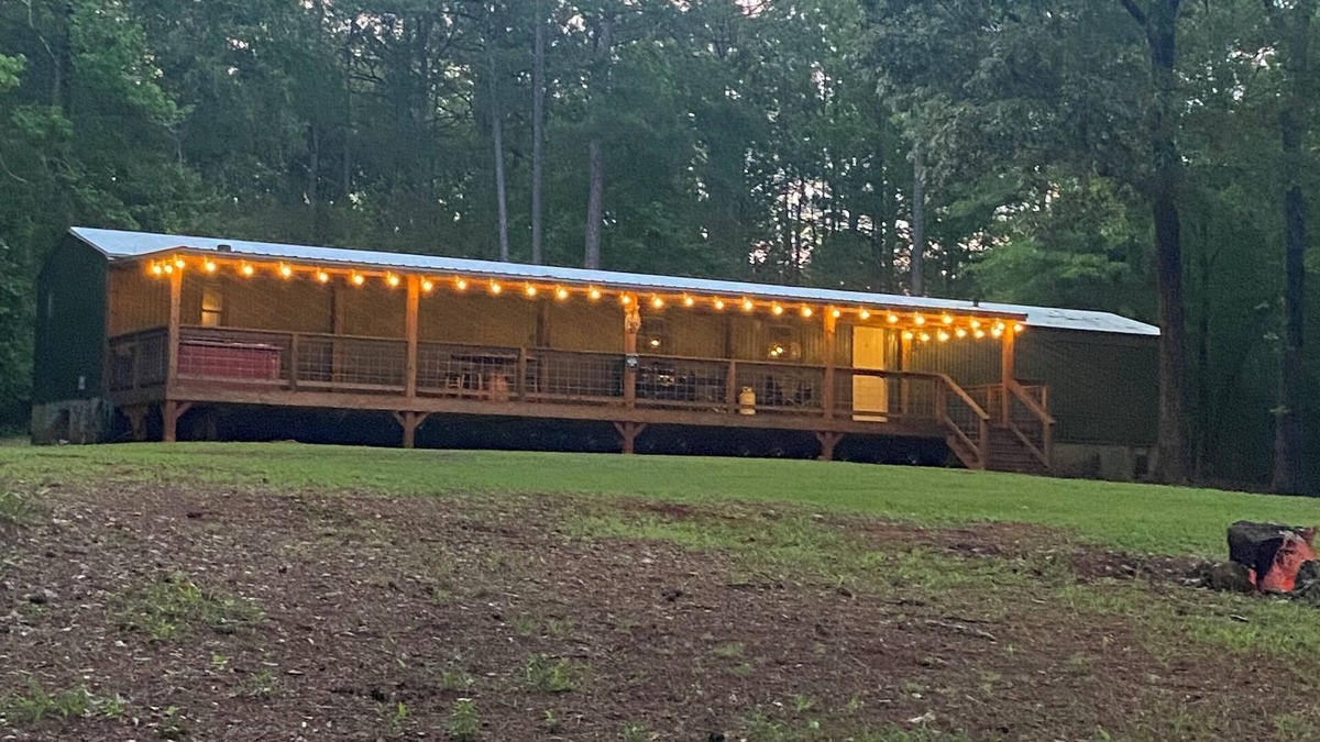 Thomaston Cabin | Flint River: Prime Shoal Bass Fishing, Close to Charming Wedding Venues, Hot Tub