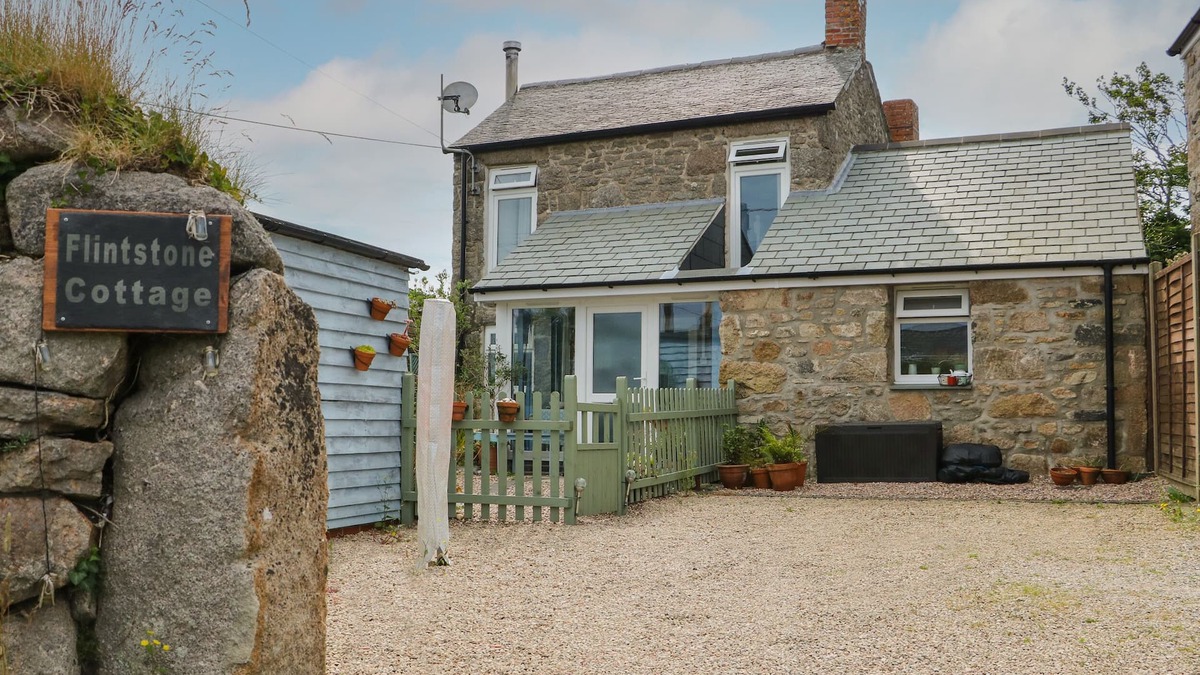 Pendeen Cottage | FLINTSTONE COTTAGE, pet friendly, with open fire in Pendeen