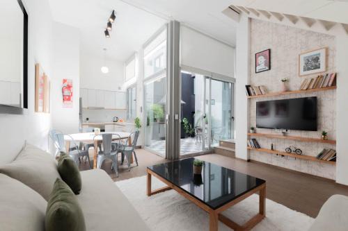 Palermo House | Fliphaus SantaFe 3 Bd Pool & BBQ Palermo Hollywood