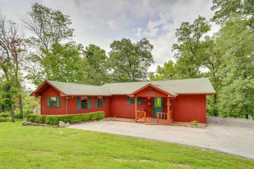 Flippin House | Flippin Home with Fire Pit Walk to White River!
