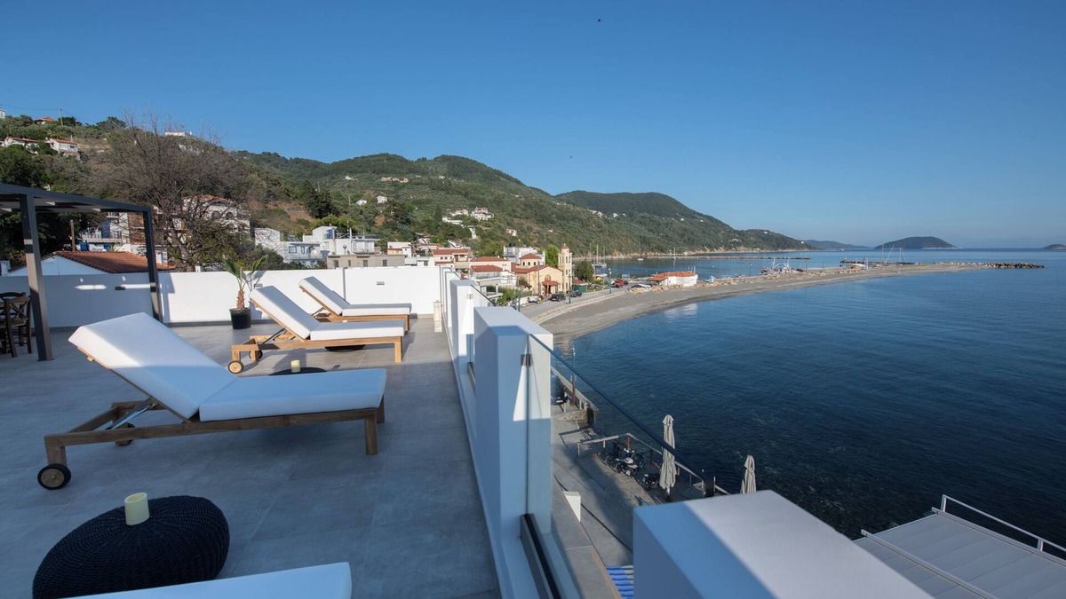 Loutraki Apartment | Flisvos Beachfront Apartments