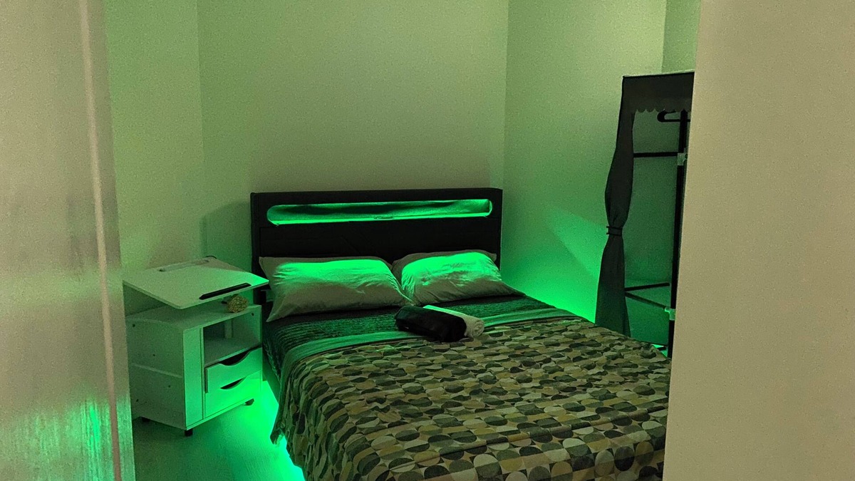 Churchill Meadows Bed & Breakfast | Floaters Specs