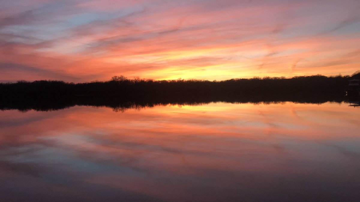 Fairbanks Boat Rental | FLOATING Apartment. Enchanting Lake Views, Sunsets, FUN