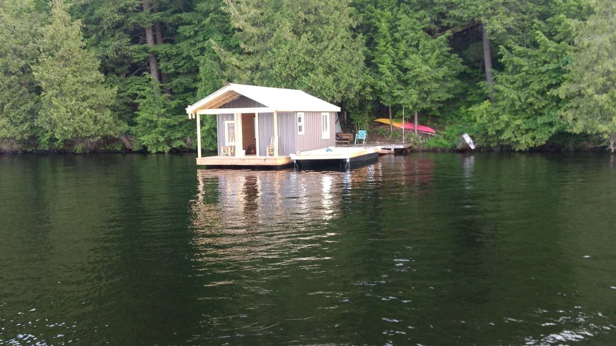 Rideau Lakes Boat Rental | Floating Bunkie Glamping @ Big Crosby Lake
