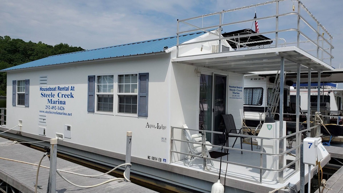 Henderson House | Floating Cabin at Steele Creek Marina-CAN NOT BE DRIVEN