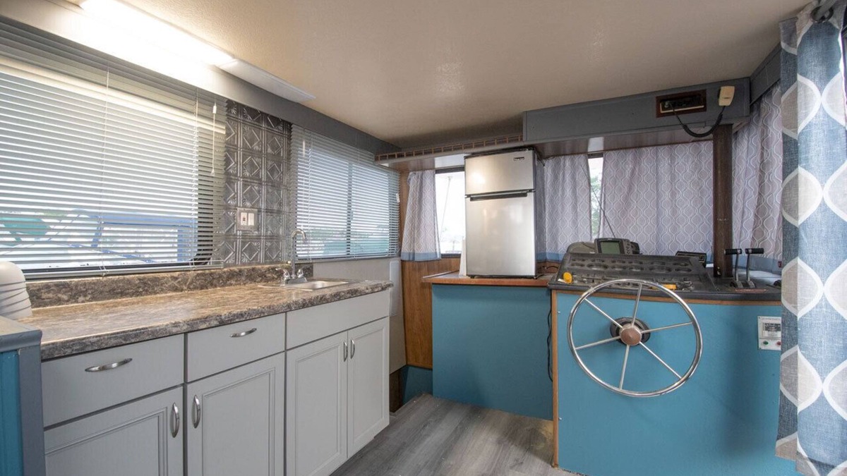 Patchogue Boat Rental | Floating Holiday. Experience the excitement of boat life.