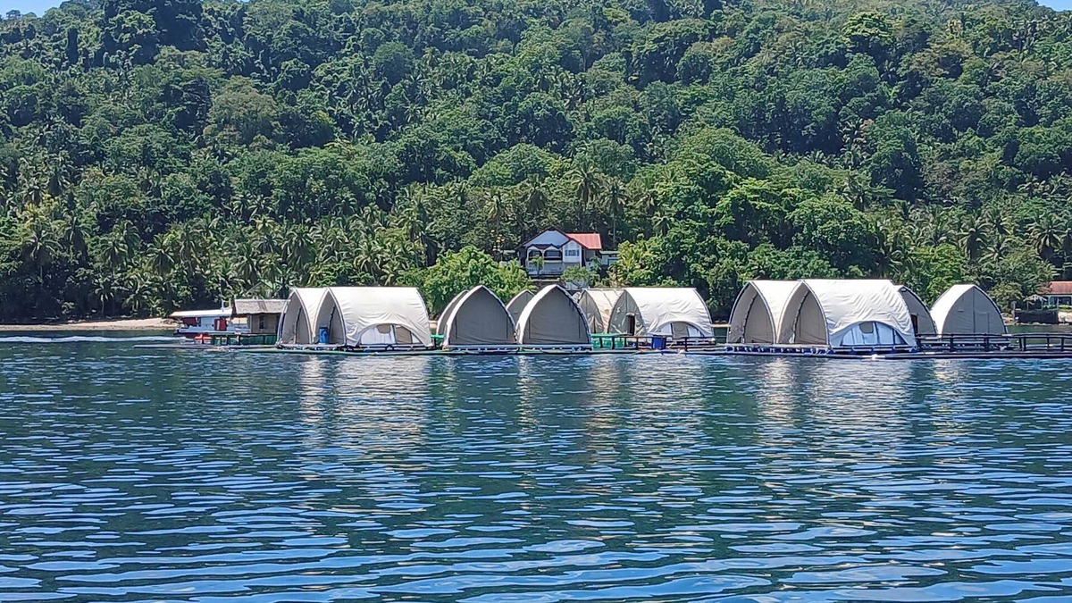 Kaputian Boat Rental | Floating Home in Reef Resort Unit 10