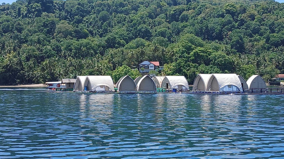 Kaputian Boat Rental | Floating Home in Reef Resort Unit 11